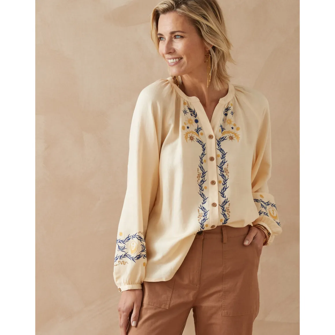 by - Blouse boutonnée brodée avec lin