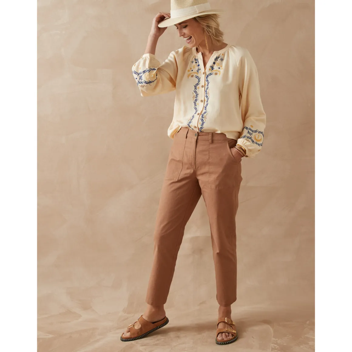 by - Blouse boutonnée brodée avec lin