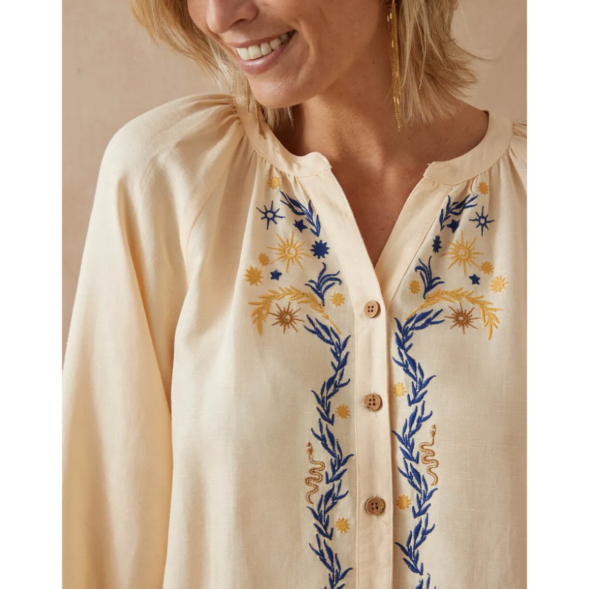 by - Blouse boutonnée brodée avec lin