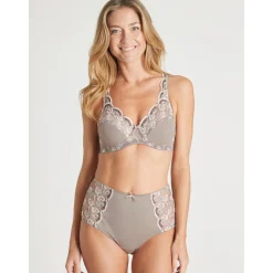 by - Soutien-gorge à armatures tulle brodé