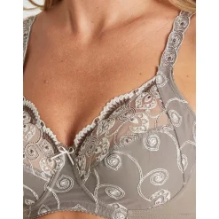 by - Soutien-gorge emboîtant