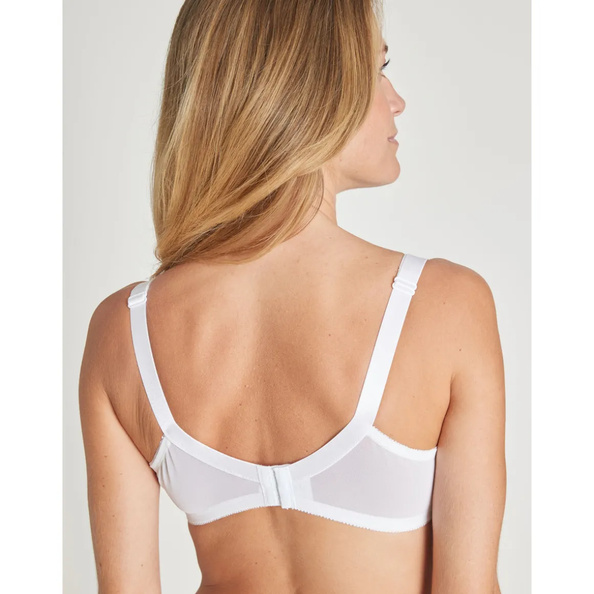 by - Soutien-gorge emboîtant
