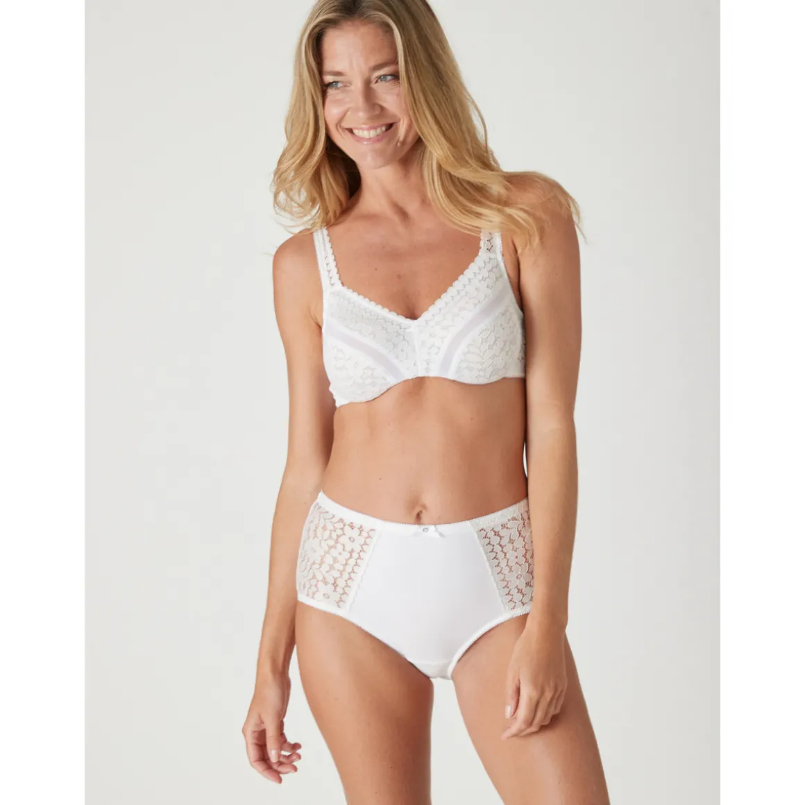 by - Soutien-gorge raffiné à armatures